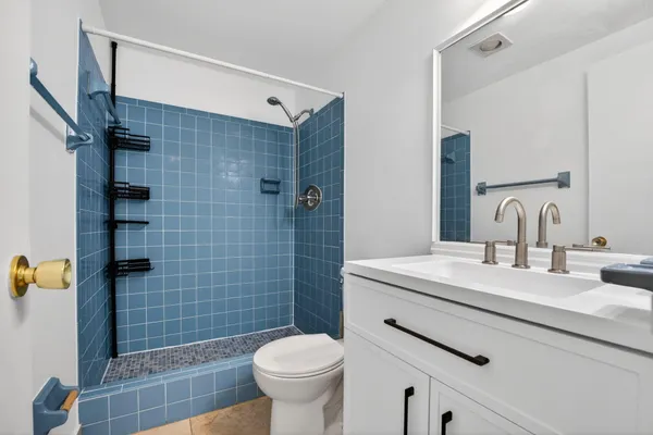 $1,990 | 941 Crystal Lake Drive, Unit 302, Deerfield Beach, FL 33064