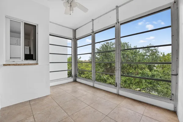 $1,990 | 941 Crystal Lake Drive, Unit 302, Deerfield Beach, FL 33064