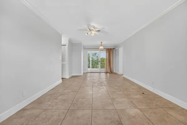 $1,990 | 941 Crystal Lake Drive, Unit 302, Deerfield Beach, FL 33064