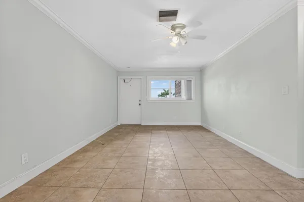 $1,990 | 941 Crystal Lake Drive, Unit 302, Deerfield Beach, FL 33064