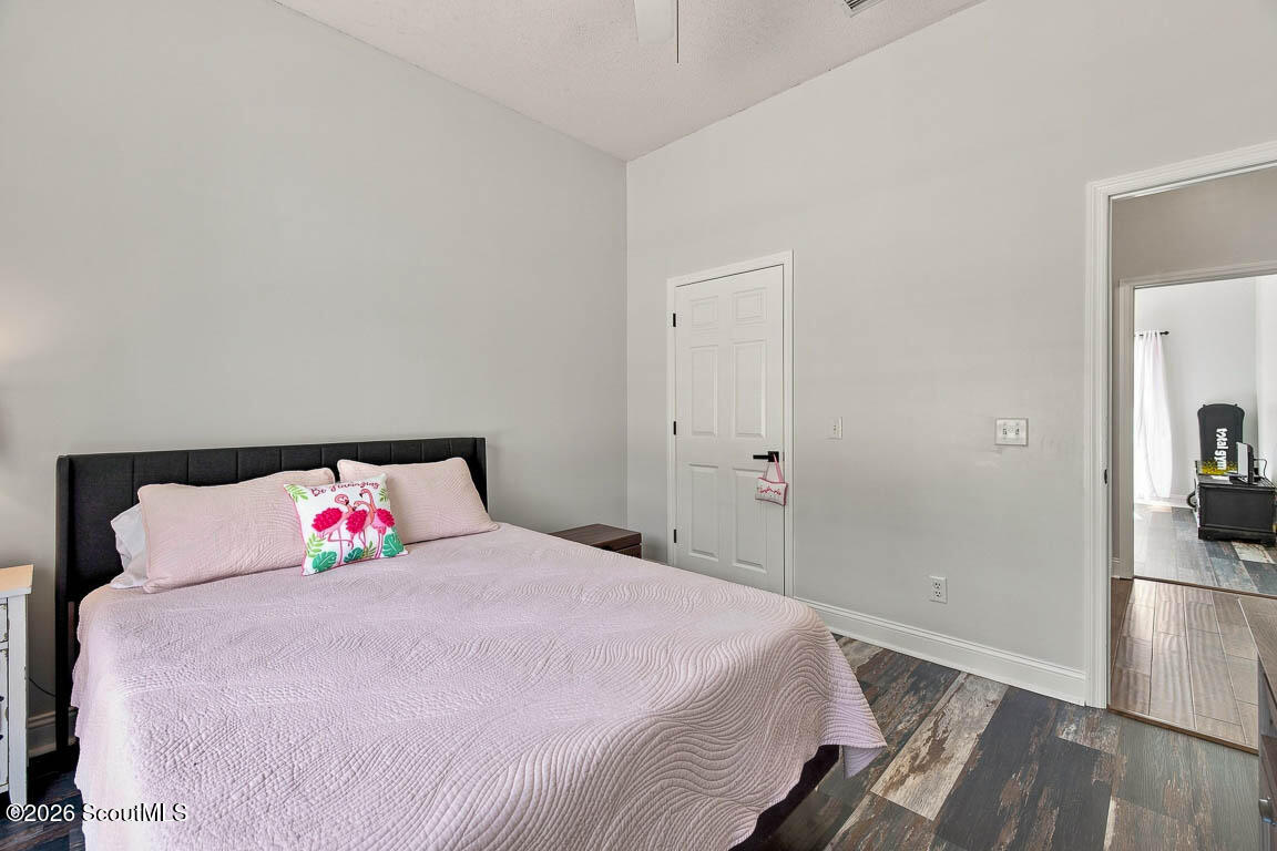 118 Regal Road Brunswick, GA 31523 - Photo 32 of 58 Both guest rooms have new LVP flooring. Very coastal looking!