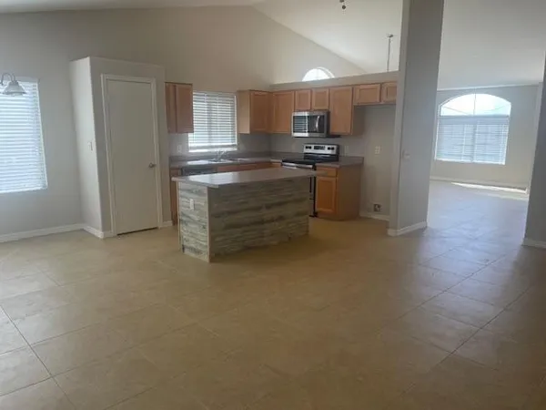 $2,095 | 2894 East Pony Court, Gilbert, AZ 85295