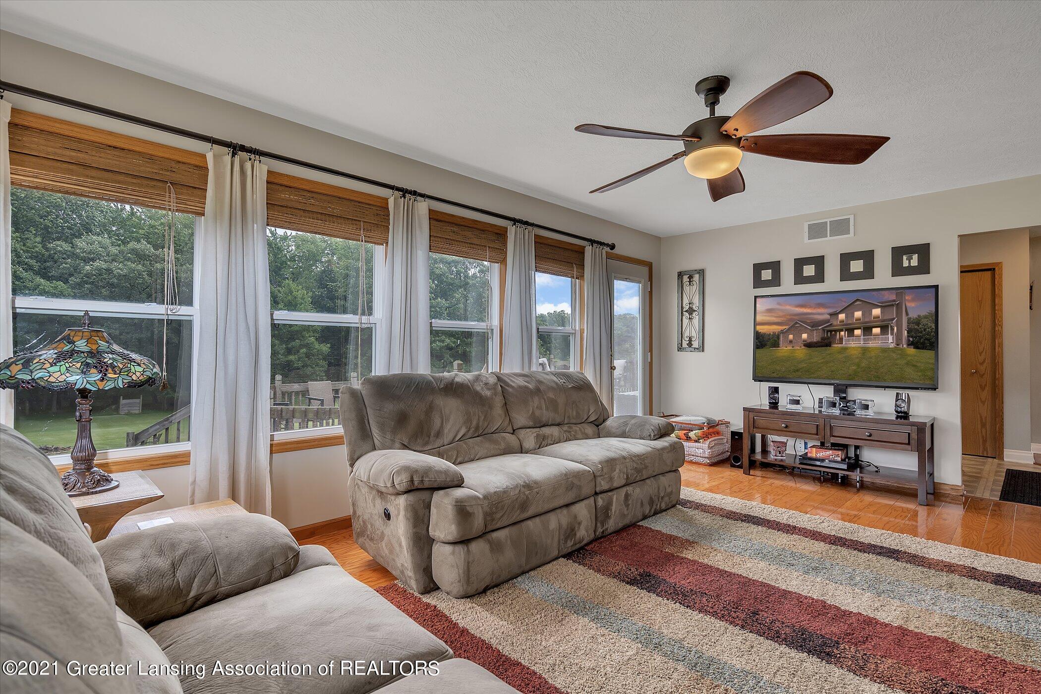 9101 Tucker Road Eaton Rapids, MI 48827 - Photo 19 of 43 19-9101 Tucker Rd-windowstill-realestate