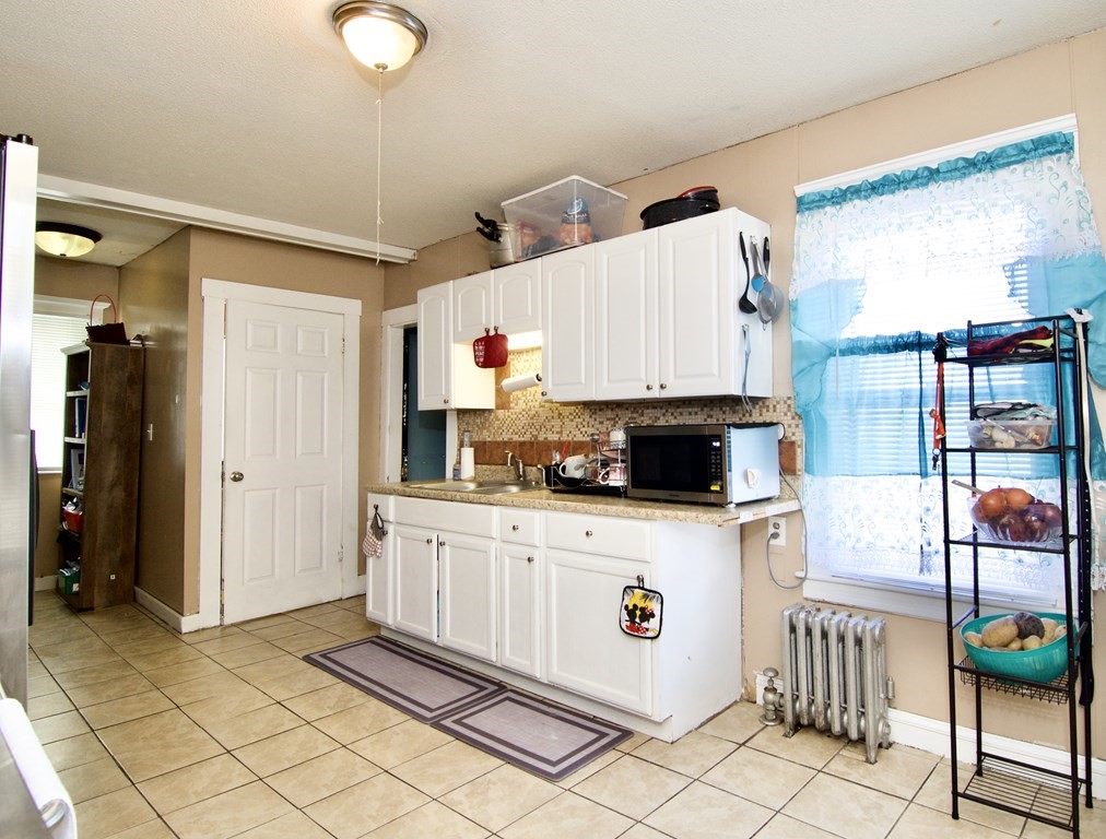 64 Littleton Street Springfield, MA 01104 - Photo 8 of 28 Gallery Image 8
