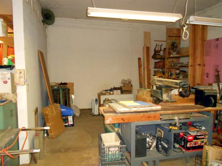 5001 Takilma Road Cave Junction, OR 97523 - Photo 25 of 27 Other side of shop/garage
