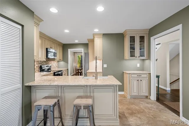 $400,000 | 35 Ridgeview Cir Court, Ballwin, MO 63021