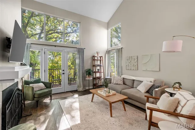 $400,000 | 35 Ridgeview Cir Court, Ballwin, MO 63021