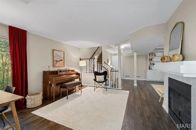 $400,000 | 35 Ridgeview Cir Court, Ballwin, MO 63021