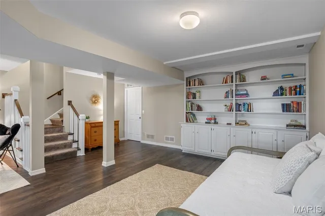 $400,000 | 35 Ridgeview Cir Court, Ballwin, MO 63021