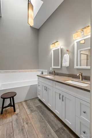 $400,000 | 35 Ridgeview Cir Court, Ballwin, MO 63021