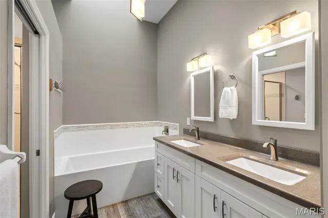 $400,000 | 35 Ridgeview Cir Court, Ballwin, MO 63021