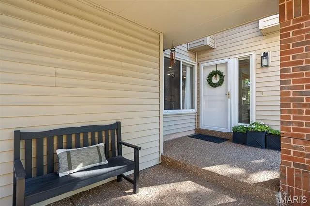 $400,000 | 35 Ridgeview Cir Court, Ballwin, MO 63021