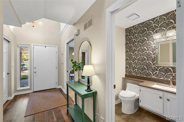 $400,000 | 35 Ridgeview Cir Court, Ballwin, MO 63021