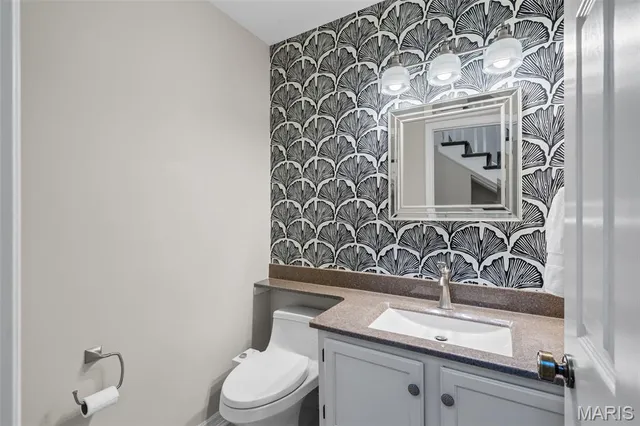 $400,000 | 35 Ridgeview Cir Court, Ballwin, MO 63021