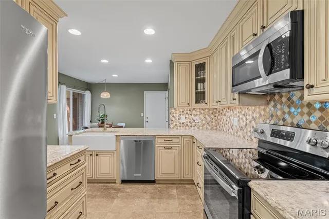 $400,000 | 35 Ridgeview Cir Court, Ballwin, MO 63021