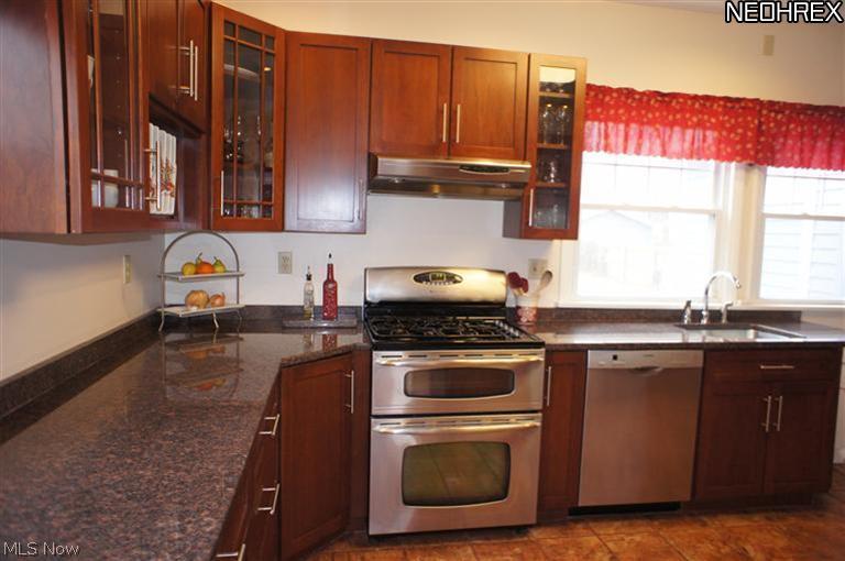 1803 Wilton Road Cleveland, OH 44118 - Photo 5 of 25