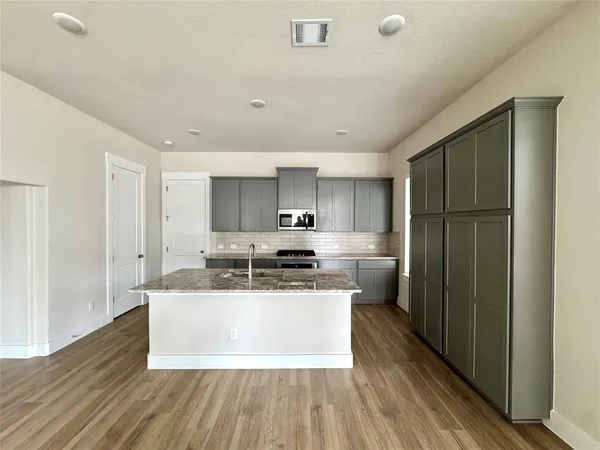 $2,900 | 805 Meadowcrest Drive, Plano, TX 75075