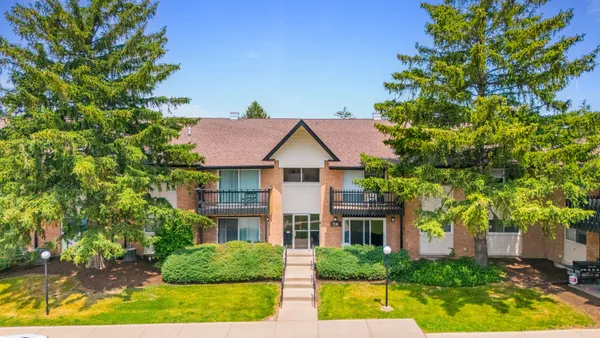 $221,900 | 7 A Kingery Quarter, Unit 201, Willowbrook, IL 60527