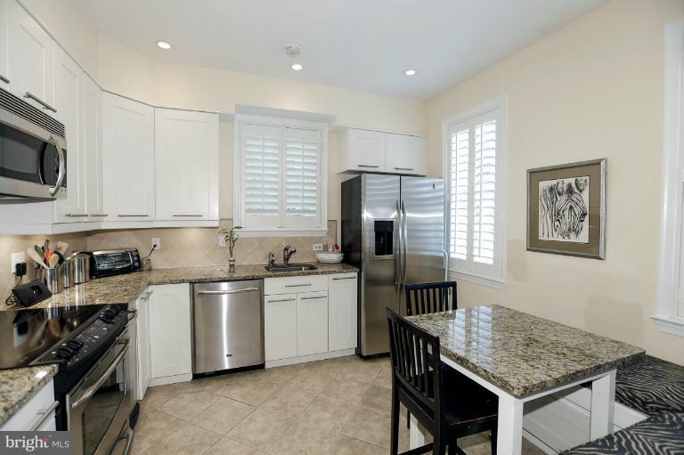 3556 Reservoir Road Northwest Washington, DC 20007 - Photo 4 of 13 Kitchen
