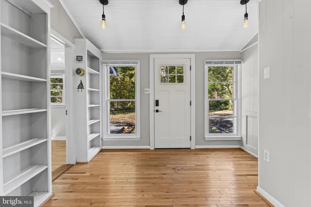 $319,900 | 4950 West End Avenue, Shady Side, MD 20764