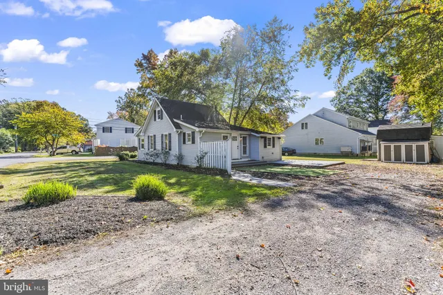 $319,900 | 4950 West End Avenue, Shady Side, MD 20764