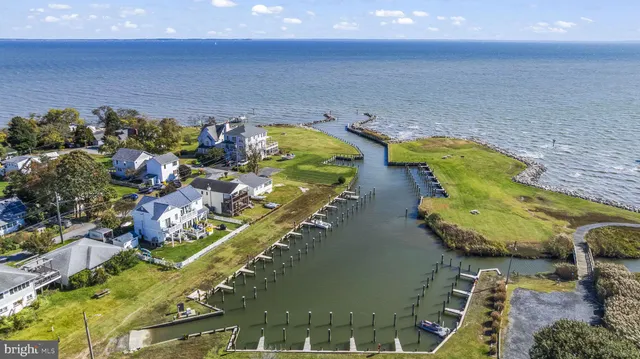 $319,900 | 4950 West End Avenue, Shady Side, MD 20764