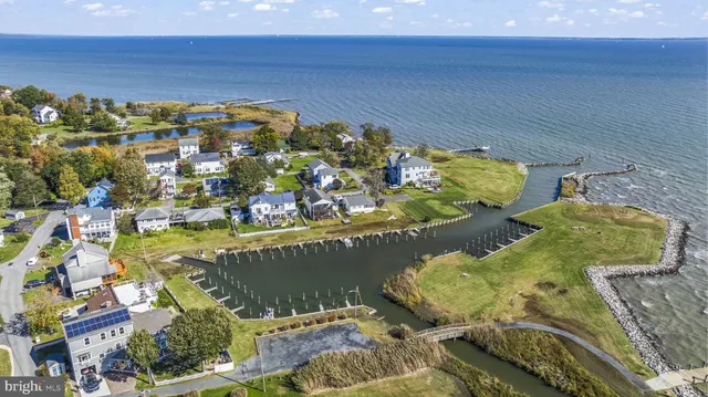 $319,900 | 4950 West End Avenue, Shady Side, MD 20764