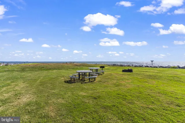 $319,900 | 4950 West End Avenue, Shady Side, MD 20764