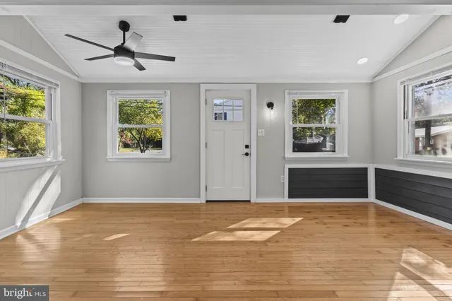 $319,900 | 4950 West End Avenue, Shady Side, MD 20764