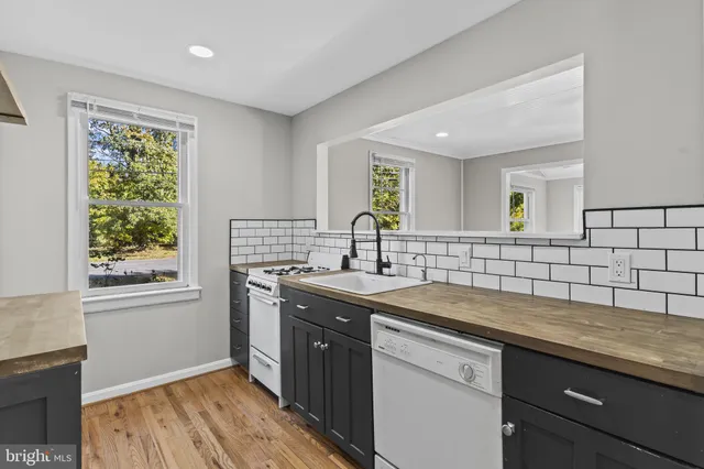 $319,900 | 4950 West End Avenue, Shady Side, MD 20764