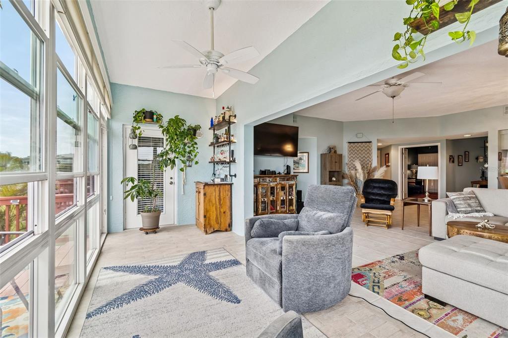 6499 99th Way North, Unit 18B St. Petersburg, FL 33708 - Photo 26 of 98 a living room with furniture and a flat screen tv