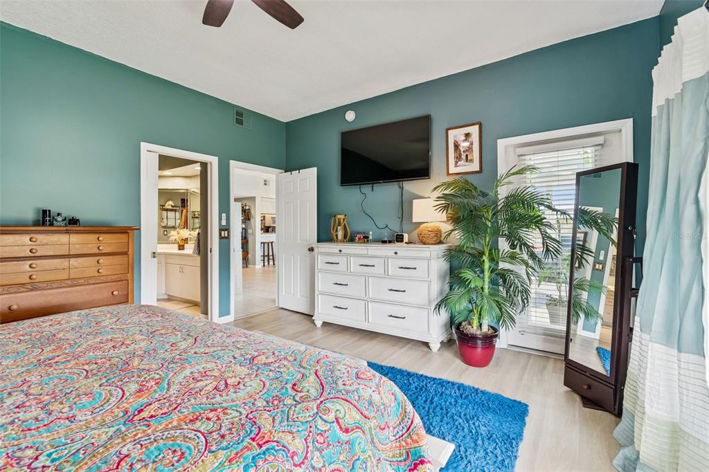 6499 99th Way North, Unit 18B St. Petersburg, FL 33708 - Photo 30 of 98 a bedroom with a bed and a flat screen television