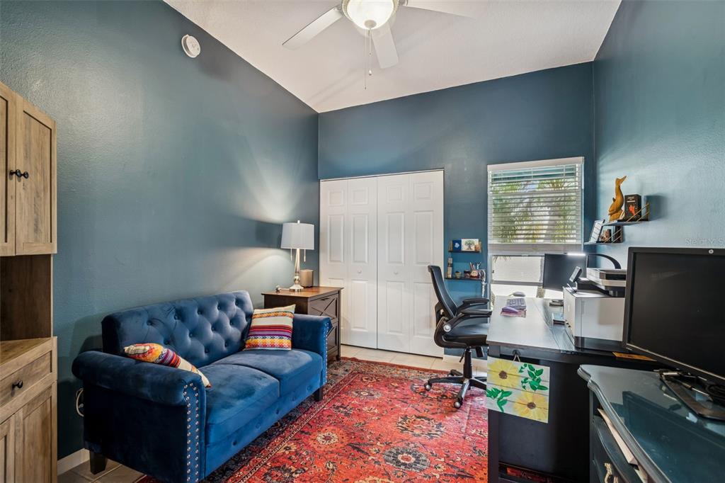 6499 99th Way North, Unit 18B St. Petersburg, FL 33708 - Photo 39 of 98 a living room with furniture a lamp and a flat screen tv