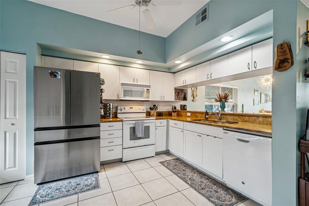 6499 99th Way North, Unit 18B St. Petersburg, FL 33708 - Photo 7 of 98