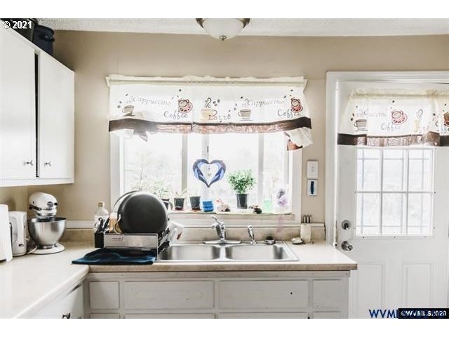 775 Crowfoot Road Lebanon, OR 97355 - Photo 5 of 32 Gallery Image 5