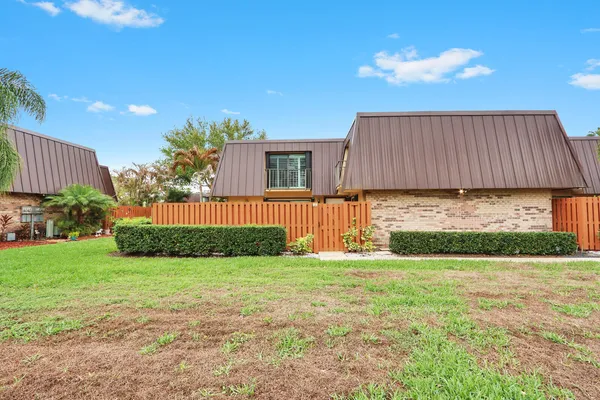 $240,000 | 5627 Southeast Windsong Lane, Unit 514, Stuart, FL 34997