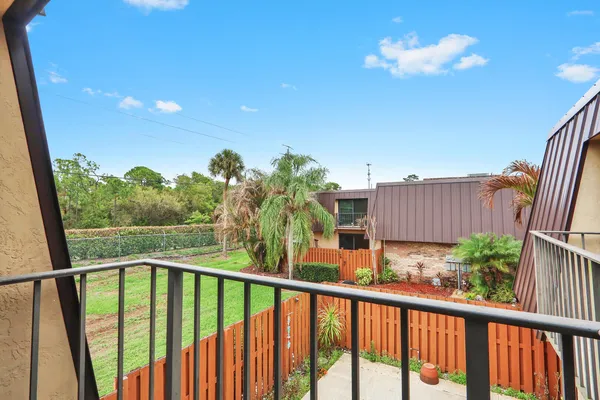 $240,000 | 5627 Southeast Windsong Lane, Unit 514, Stuart, FL 34997