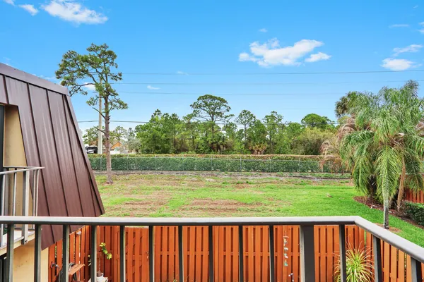 $240,000 | 5627 Southeast Windsong Lane, Unit 514, Stuart, FL 34997