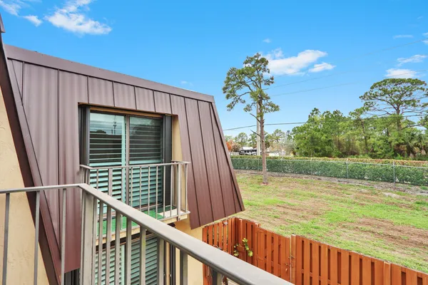 $240,000 | 5627 Southeast Windsong Lane, Unit 514, Stuart, FL 34997