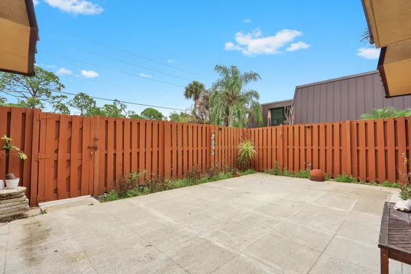 $240,000 | 5627 Southeast Windsong Lane, Unit 514, Stuart, FL 34997