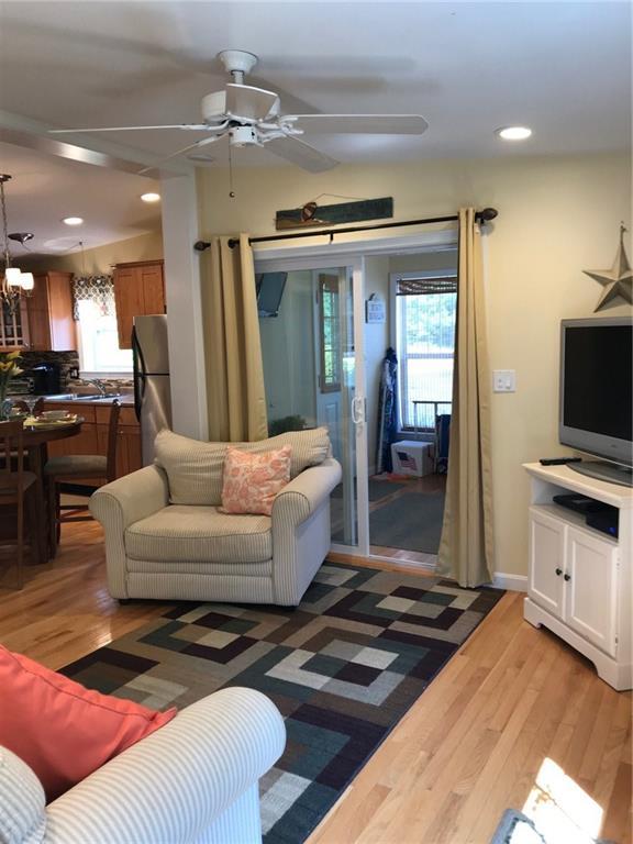 412 Post Road, Unit 270 Wells, ME 04090 - Photo 4 of 28 Living Room