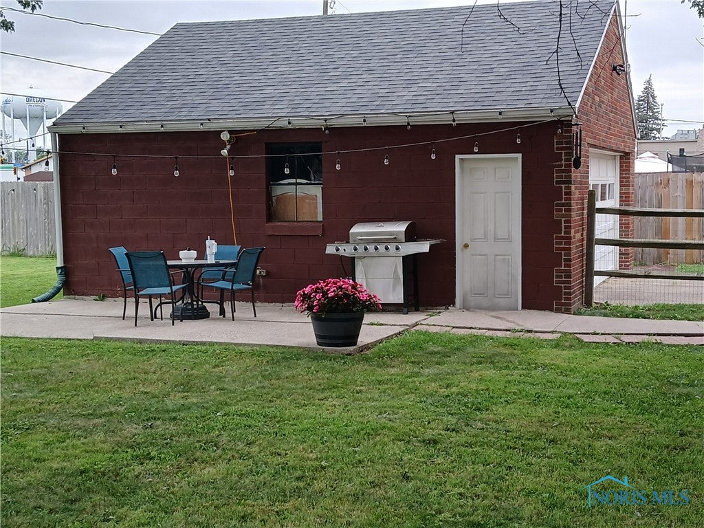848 Athens Road Oregon, OH 43616 - Photo 23 of 41 Patio area