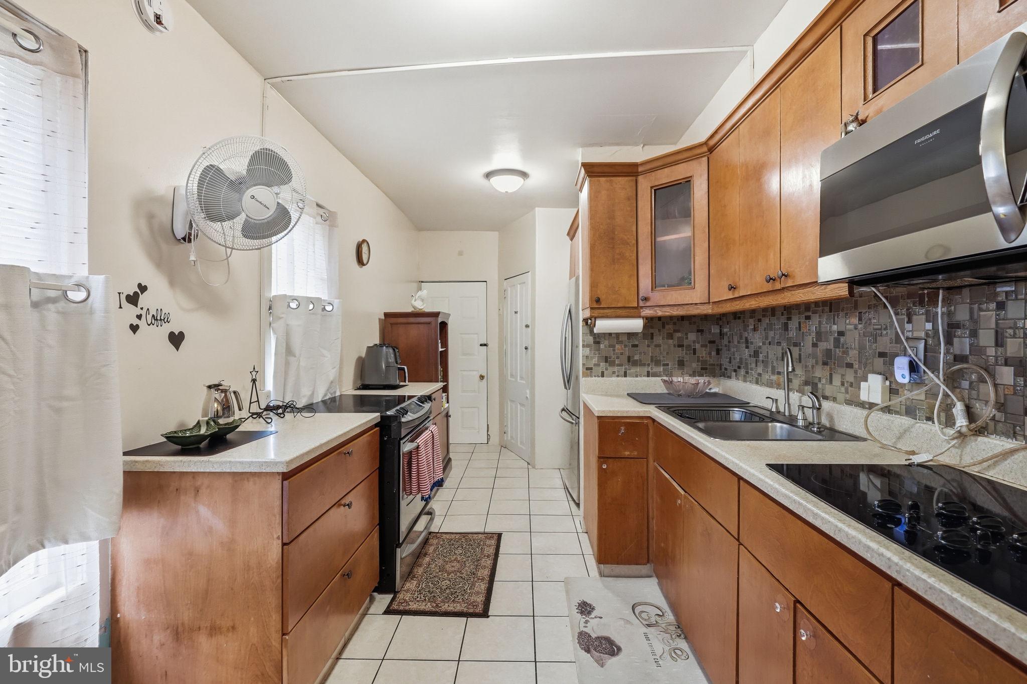 325 Pear Street Reading, PA 19601 - Photo 11 of 40