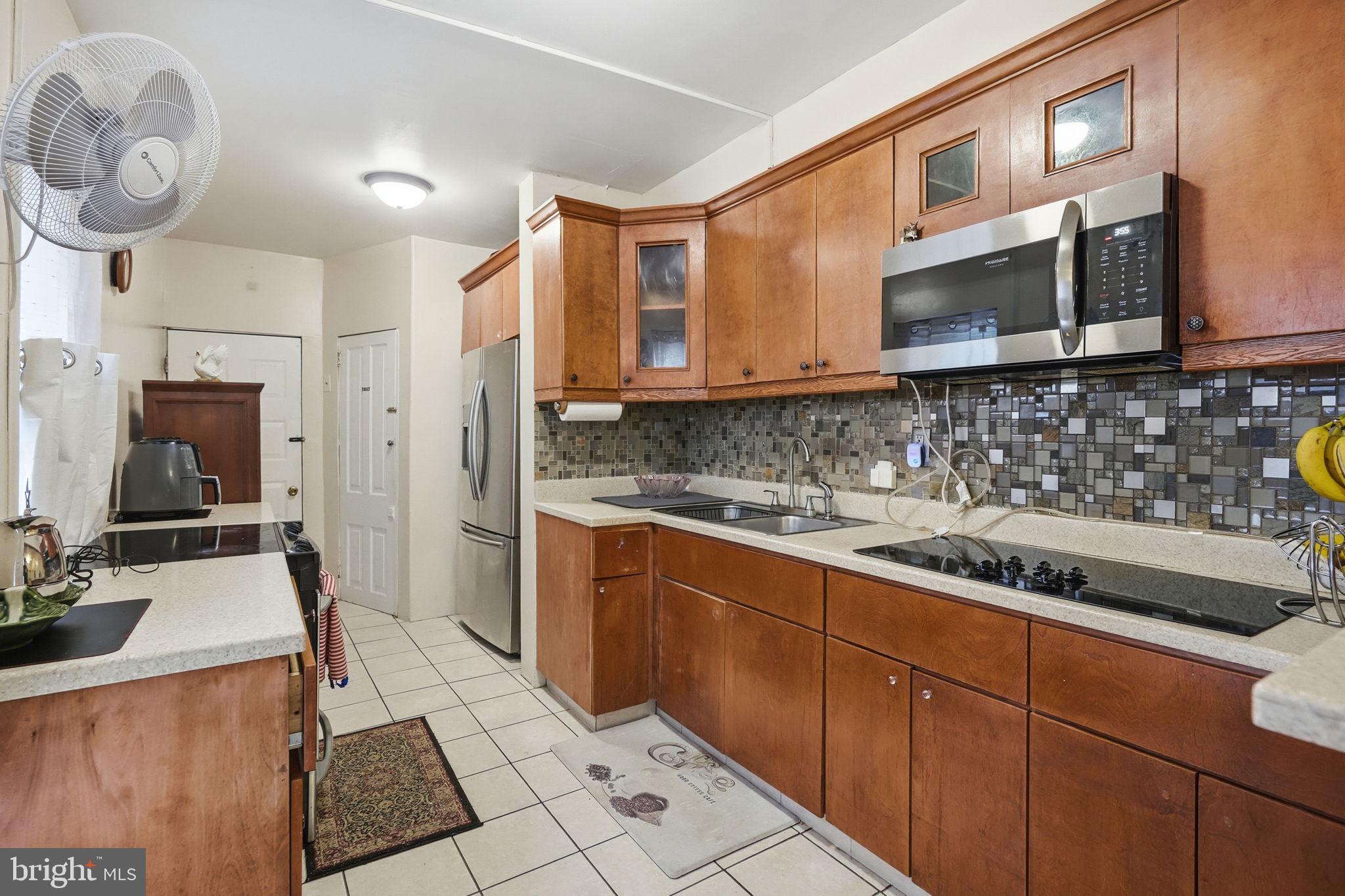 325 Pear Street Reading, PA 19601 - Photo 12 of 40