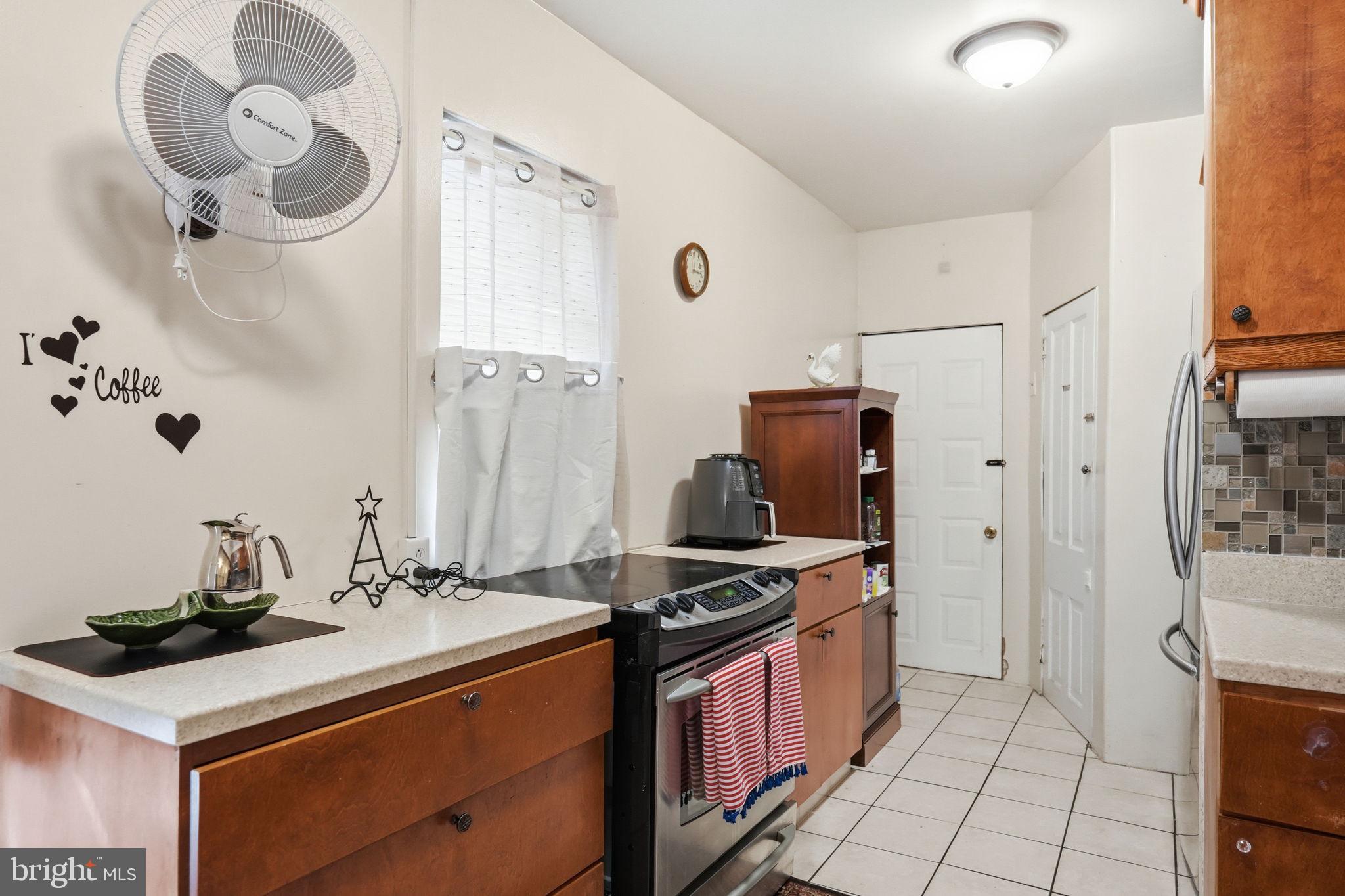 325 Pear Street Reading, PA 19601 - Photo 7 of 40