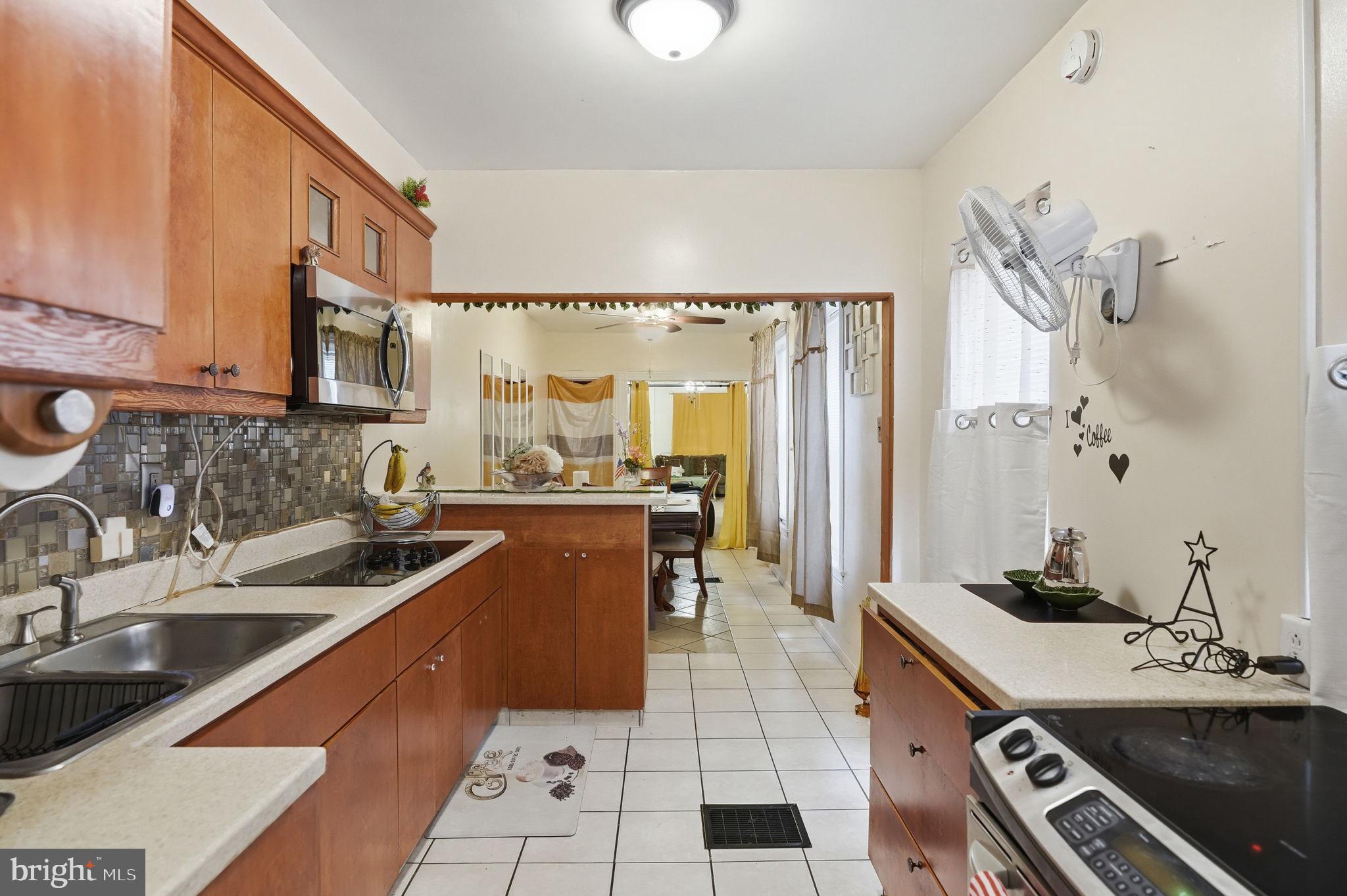 325 Pear Street Reading, PA 19601 - Photo 8 of 40