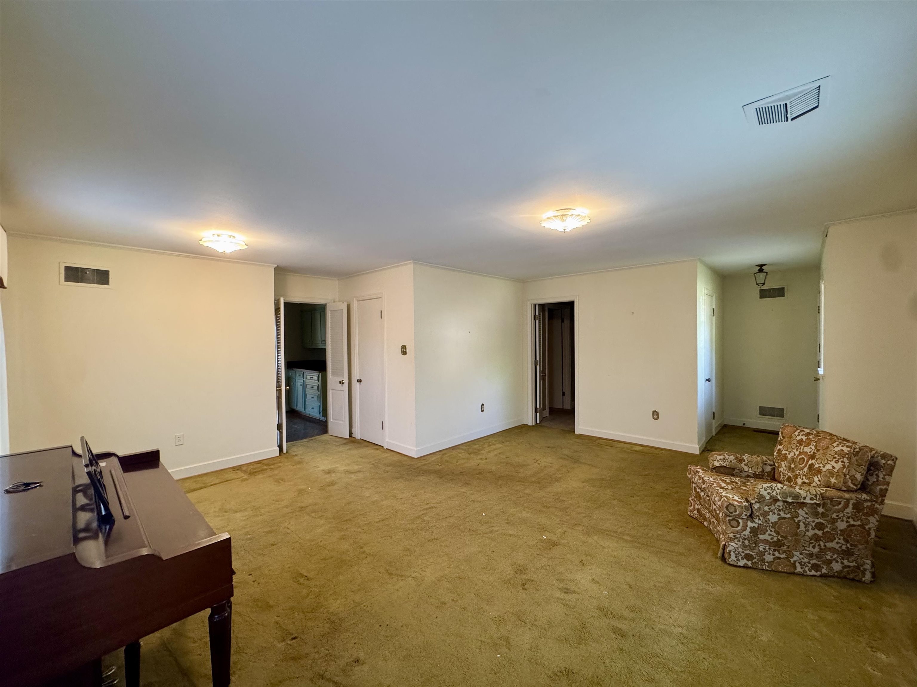 1015 Crestview Street Covington, TN 38019 - Photo 5 of 33 a view of a livingroom with furniture