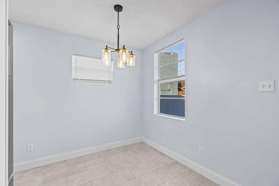 139 Alma Court Fort Pierce, FL 34950 - Photo 10 of 19 20260529030859327365000000-o
