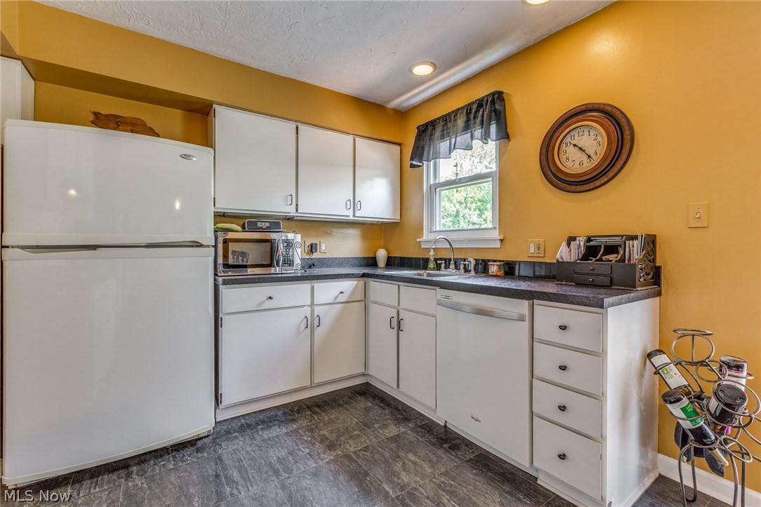 5243 Bridgewater Road Lyndhurst, OH 44124 - Photo 4 of 20