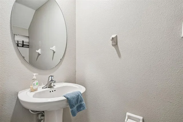 $2,800 | 4415 Globe Thistle Drive, Tampa, FL 33619